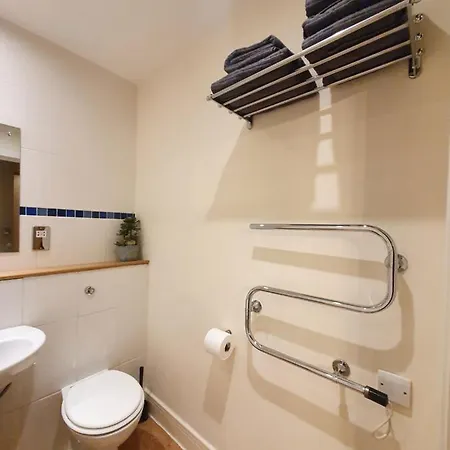 Modern 1 Bed - Postbox City Centre Apartment *