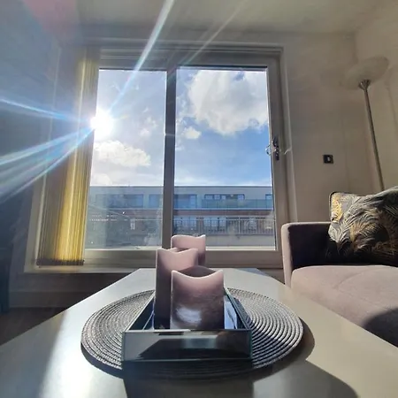 Modern 1 Bed - Postbox City Centre Apartment *